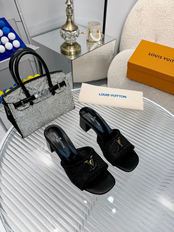 LV women Sandals 1:1 Quality-815