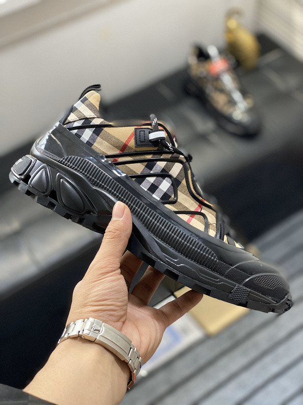 Burberry men shoes 1：1 quality-377