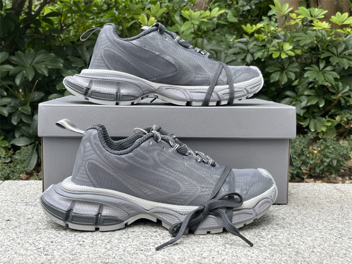 B 17FW Tripe-S High End Sneaker-542