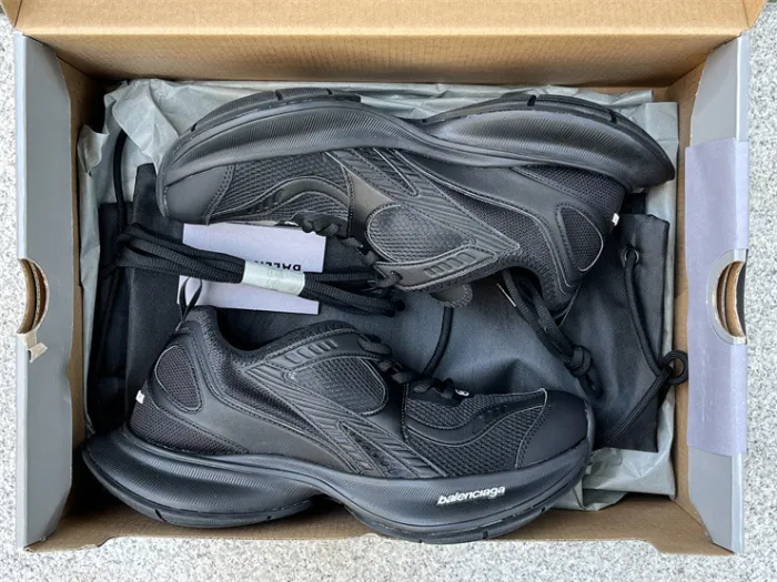 B 17FW Tripe-S High End Sneaker-526