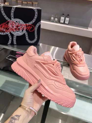 Versace Men Shoes 1：1 Quality-700