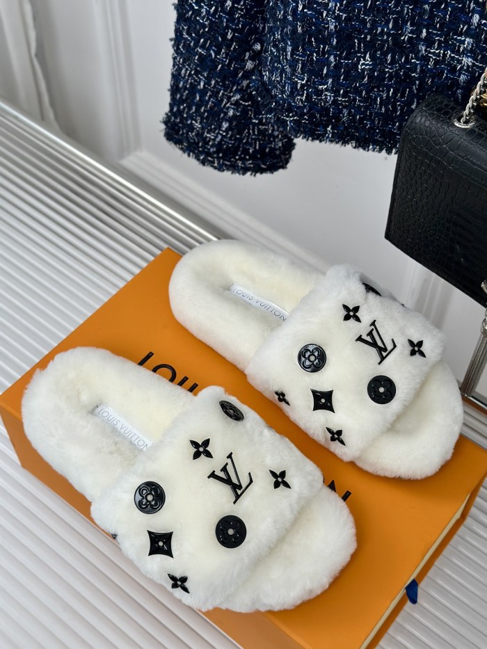 LV women Sandals 1：1 Quality-874