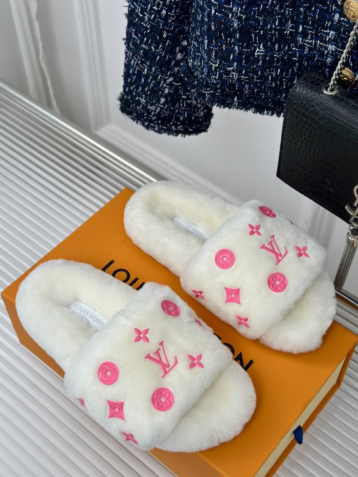 LV women Sandals 1：1 Quality-872