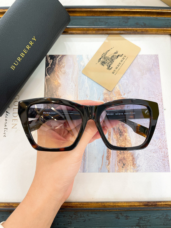 Burberry Sunglasses AAAA-2759