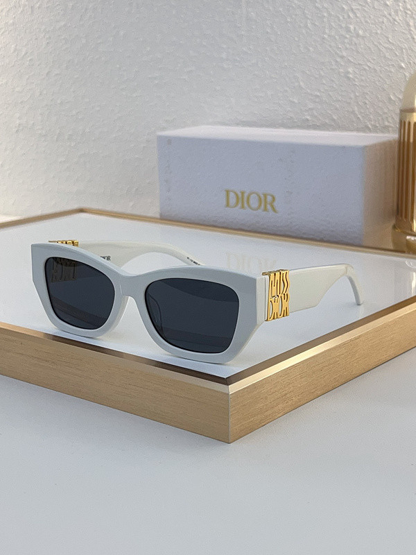 Cartier Sunglasses AAAA-7549