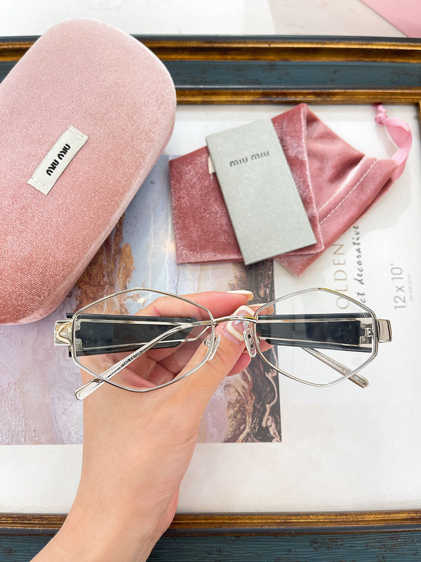 Miu Miu Sunglasses AAAA-1397