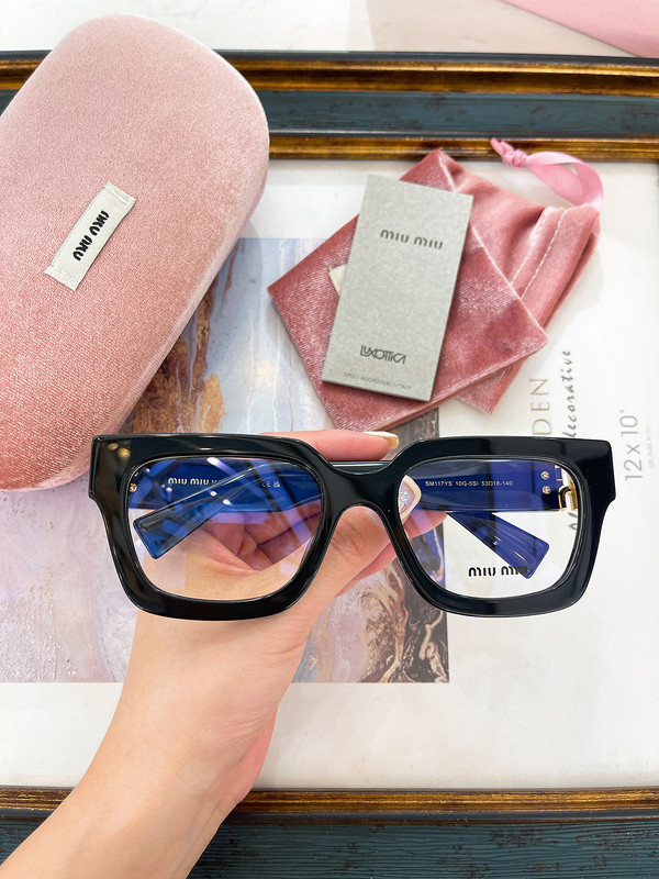 Miu Miu Sunglasses AAAA-1413