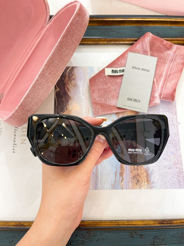 Miu Miu Sunglasses AAAA-1381
