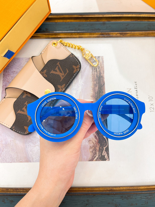 LV Sunglasses AAAA-5125