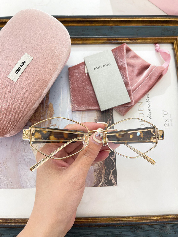 Miu Miu Sunglasses AAAA-1392