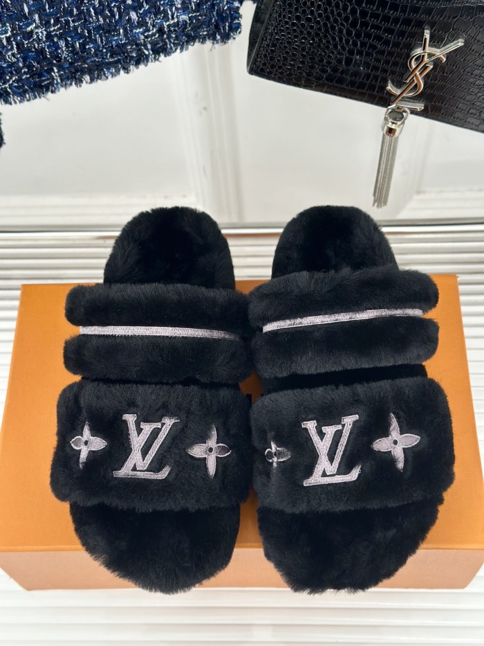 LV Sandals 1：1 Quality-881