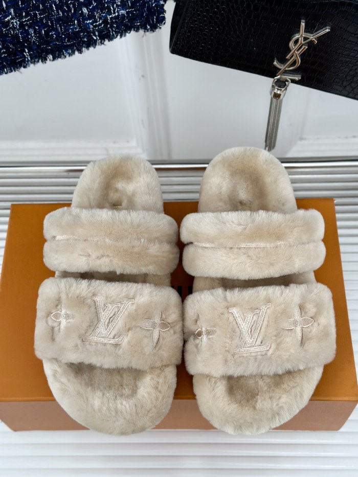 LV Sandals 1：1 Quality-883