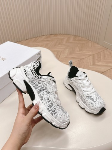Dior Women Shoes 1：1 quality-701