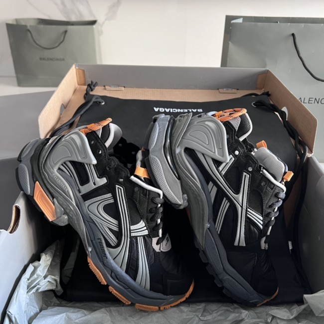 B 17FW Tripe-S High End Sneaker-590