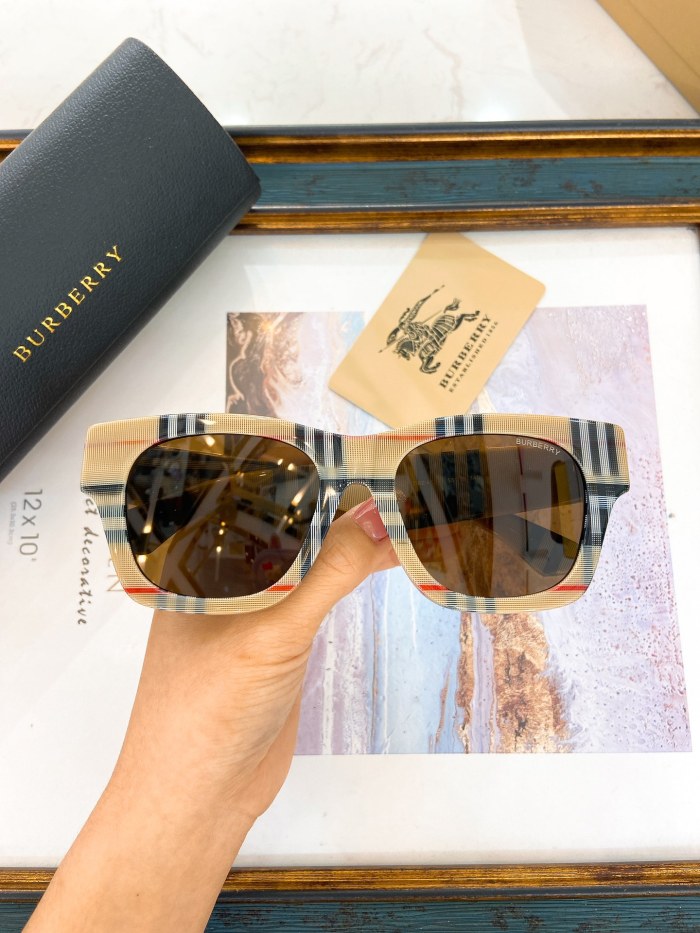 Burberry Sunglasses AAAA-2819