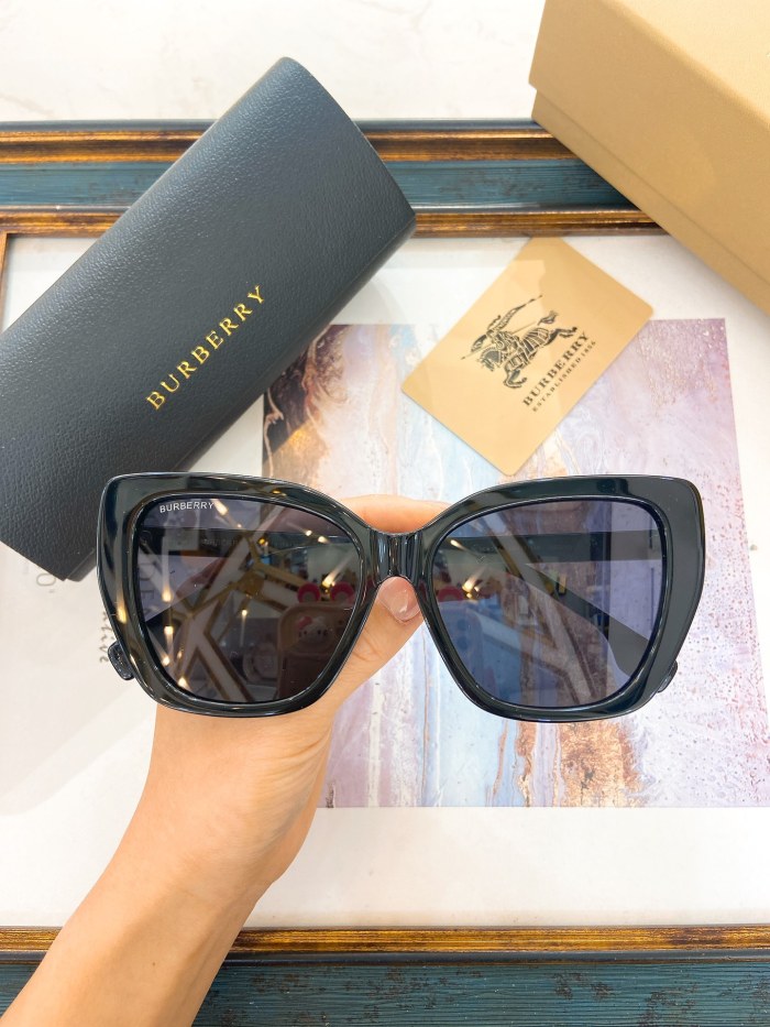 Burberry Sunglasses AAAA-2926