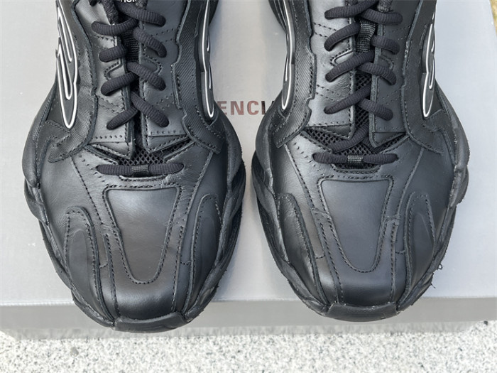 B 17FW Tripe-S High End Sneaker-606