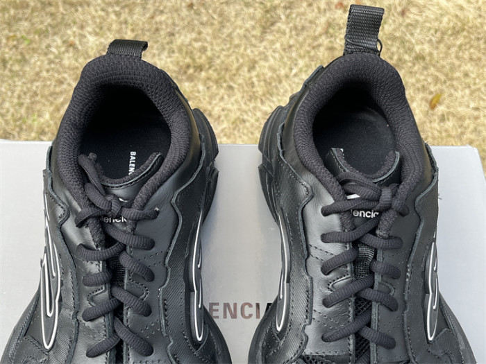 B 17FW Tripe-S High End Sneaker-606