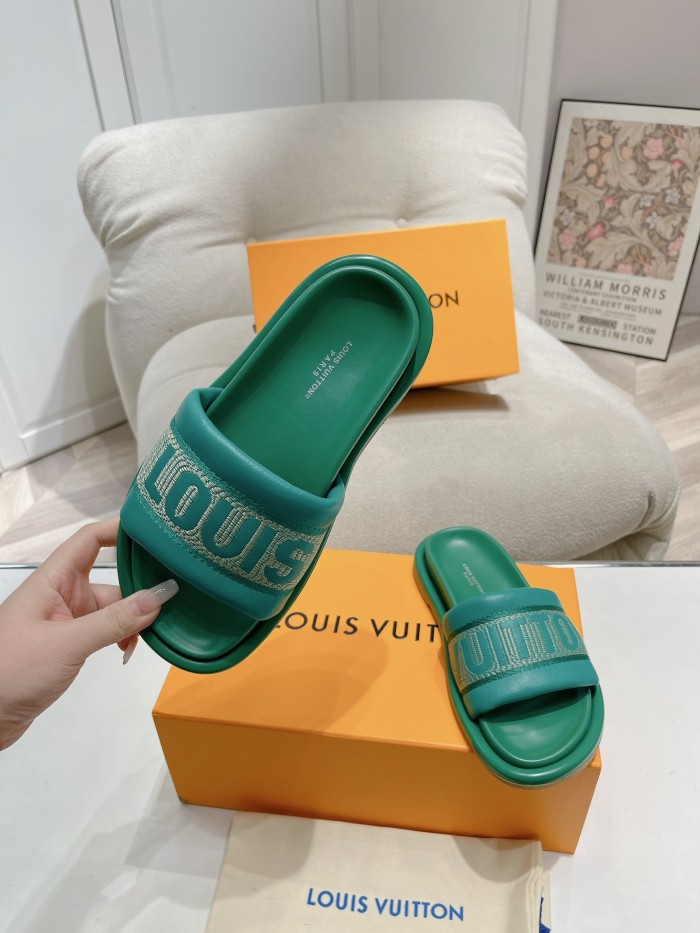 LV women Sandals 1：1 Quality-915