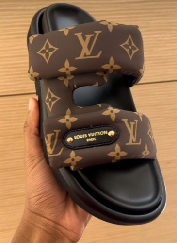 LV women Sandals 1：1 Quality-927