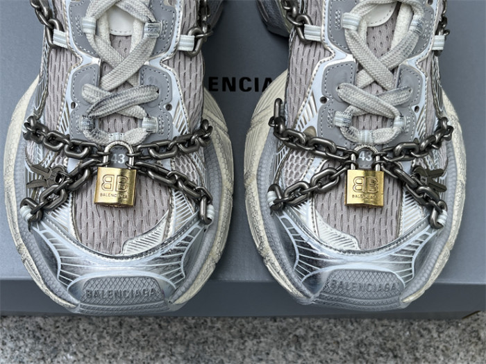 B 17FW Tripe-S High End Sneaker-644