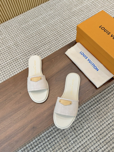 LV women slippers AAA-396