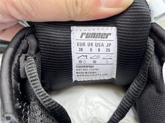 B 17FW Tripe-S High End Sneaker-646