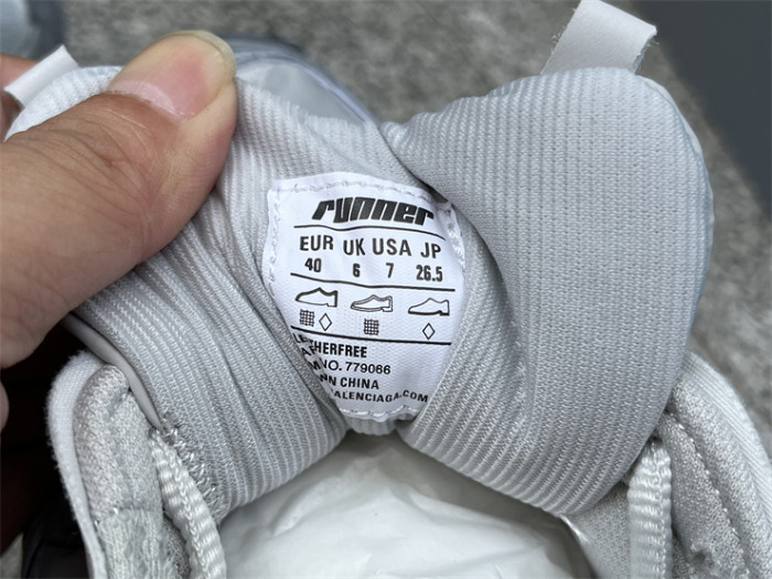 B 17FW Tripe-S High End Sneaker-648