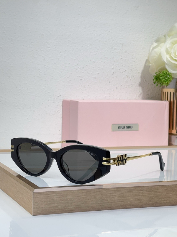 Miu Miu Sunglasses AAAA-1921