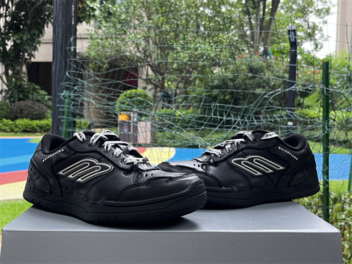 B 17FW Tripe-S High End Sneaker-657