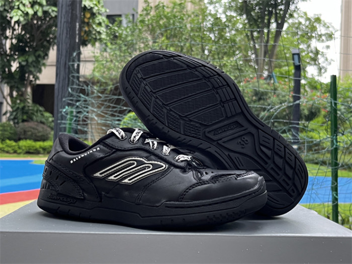 B 17FW Tripe-S High End Sneaker-657