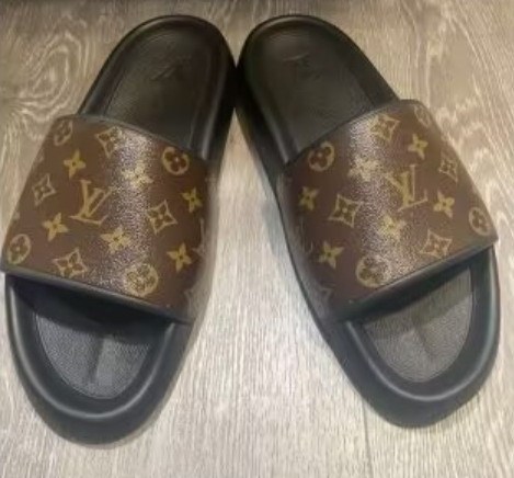LV men slippers AAA-1226