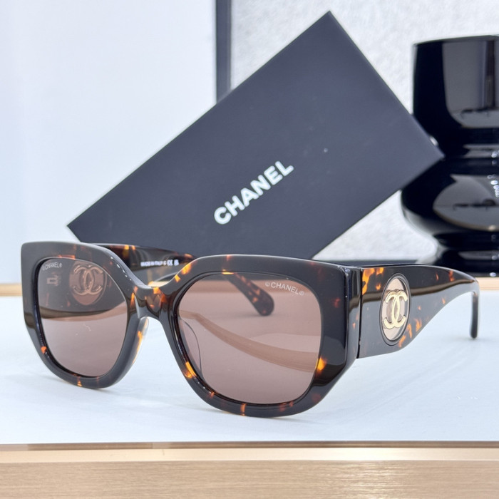CHNL Sunglasses AAAA-5641