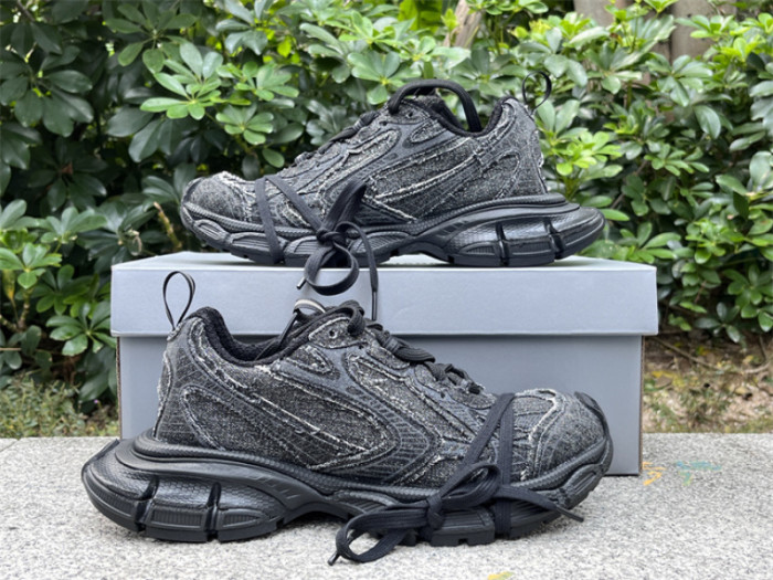 B 17FW Tripe-S High End Sneaker-669