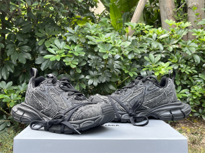 B 17FW Tripe-S High End Sneaker-669