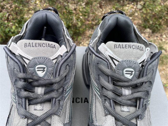 B 17FW Tripe-S High End Sneaker-667