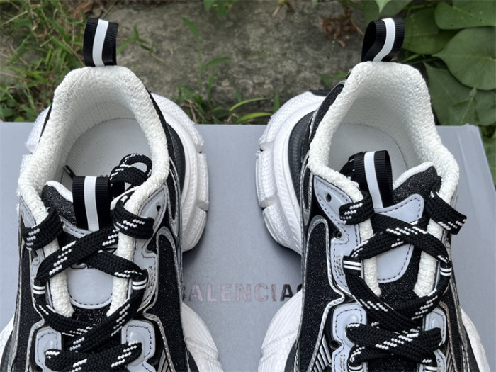 B 17FW Tripe-S High End Sneaker-673