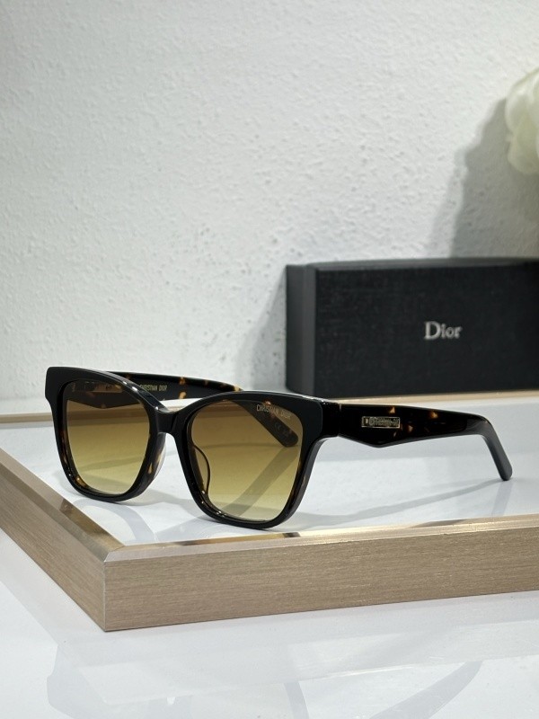 Dior Sunglasses AAAA-4138