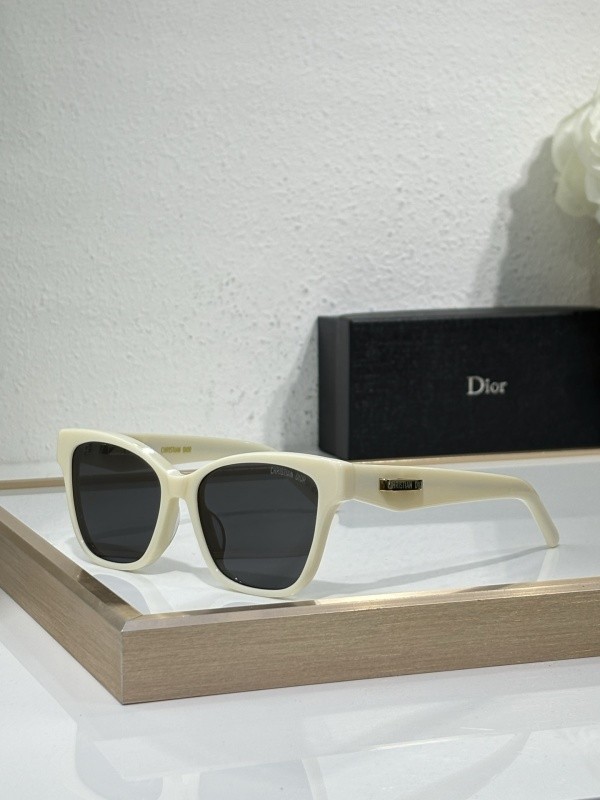 Dior Sunglasses AAAA-4137