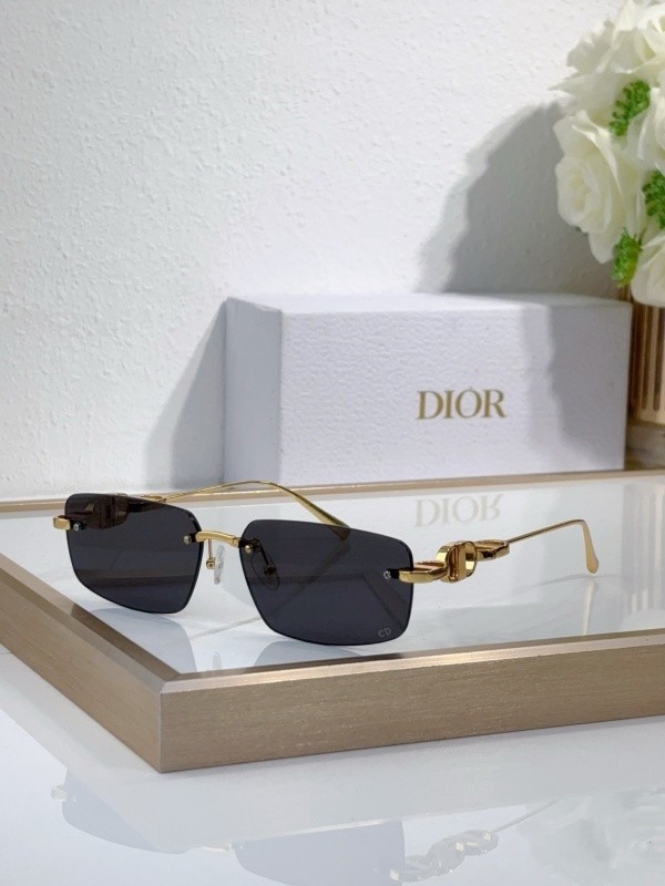 Dior Sunglasses AAAA-4204