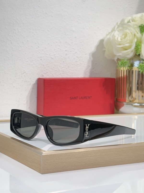 YL  Sunglasses AAAA-1524