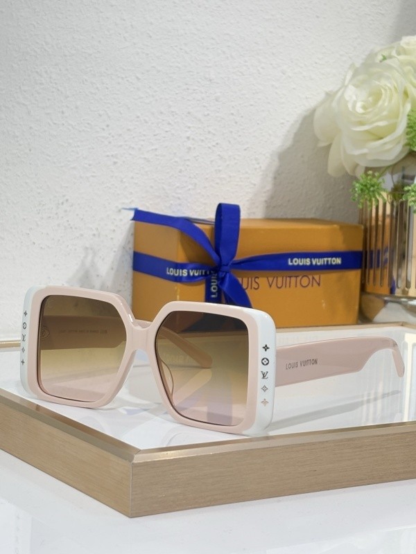 LV Sunglasses AAAA-7005