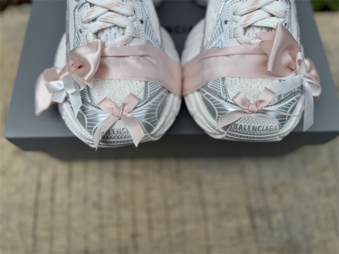 B 17FW Tripe-S High End Sneaker-676