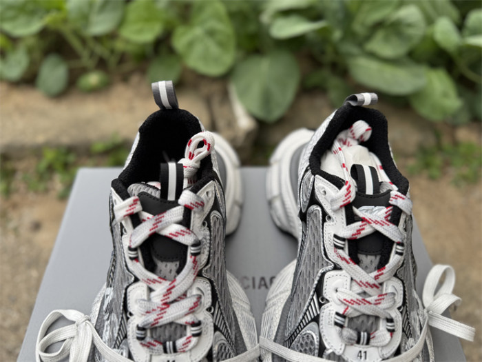 B 17FW Tripe-S High End Sneaker-678