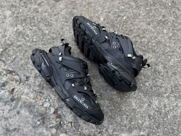 B 17FW Tripe-S High End Sneaker-679