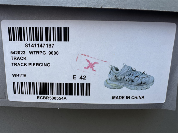 B 17FW Tripe-S High End Sneaker-680