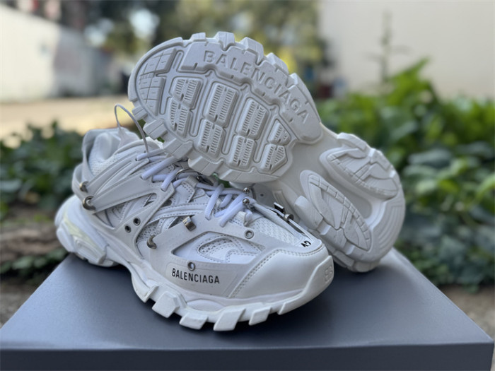 B 17FW Tripe-S High End Sneaker-680