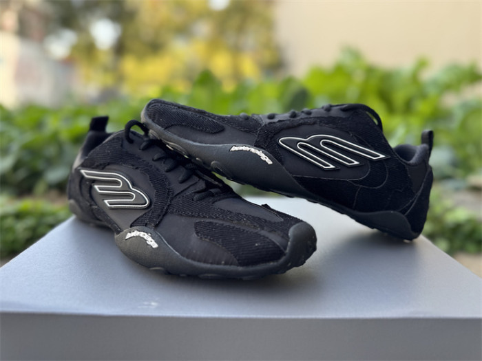 B 17FW Tripe-S High End Sneaker-681