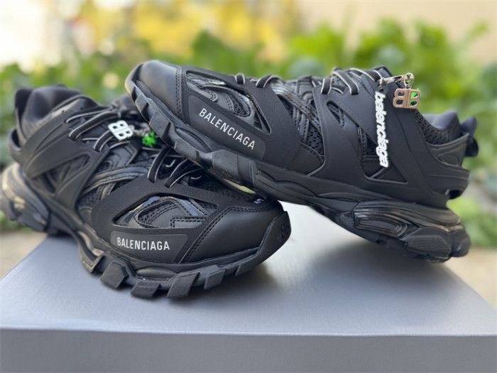 B 17FW Tripe-S High End Sneaker-683