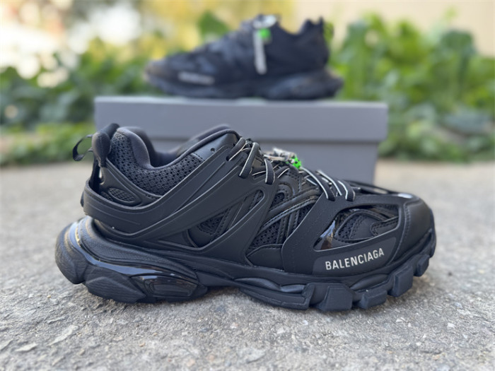 B 17FW Tripe-S High End Sneaker-683